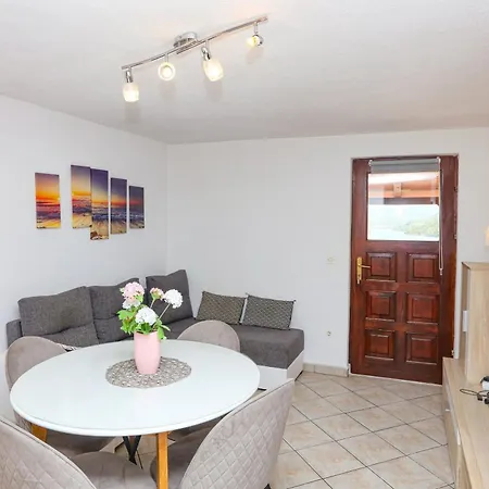 Apartment By The Sea - 24889